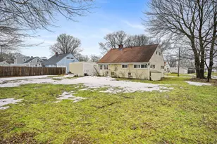 69 Seaver Cir, Bridgeport, CT 06606 - Photo 7