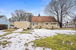 69 Seaver Cir, Bridgeport, CT 06606 - Photo 9