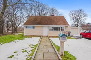 69 Seaver Cir, Bridgeport, CT 06606 - Photo 1