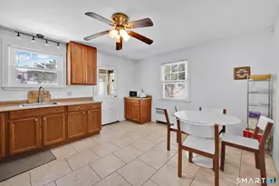 11 Stratfield Pl, Bridgeport, CT 06606 - Photo 13