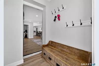 22 Woodlawn Avenue, Waterford, CT 06385 - Photo 5