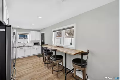 22 Woodlawn Avenue, Waterford, CT 06385 - Photo 11