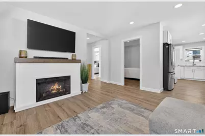 22 Woodlawn Avenue, Waterford, CT 06385 - Photo 9