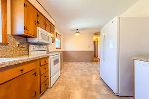 27 Londonderry Dr, Wallingford, CT 06492 - Photo 3