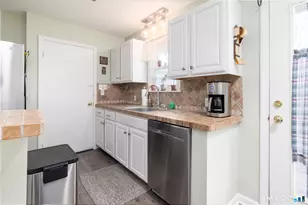 7 Brookdale Rd, Meriden, CT 06450 - Photo 9