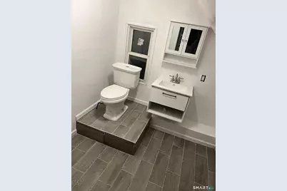 537 Hollister Avenue, Bridgeport, CT 06607 - Photo 9