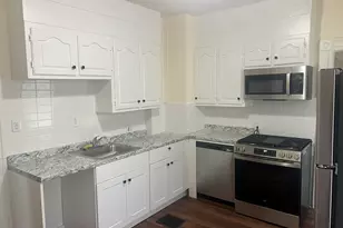 32 Hazelwood Ave, Bridgeport, CT 06605 - Photo 3