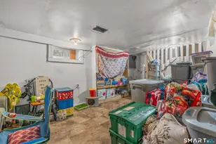 170 Judson Pl, Bridgeport, CT 06610 - Photo 11