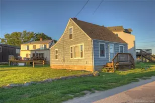 9 Skipper St, Stonington, CT 06378 - Photo 3