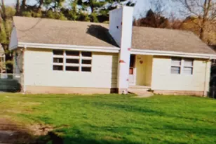 948 Old Colony Rd, Meriden, CT 06450 - Photo 1