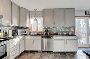 70 Lawndale St, Berlin, CT 06037 - Photo 11