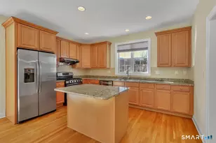 25 Fenwick Dr, Avon, CT 06001 - Photo 9