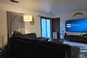 375 Glendale Ave, Bridgeport, CT 06606 - Photo 3