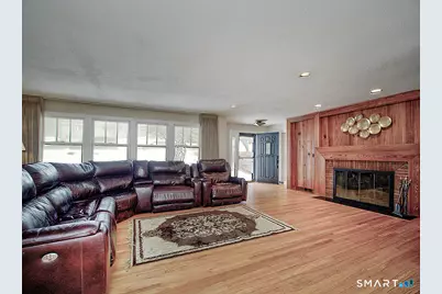 136 Knoll Drive, Hamden, CT 06518 - Photo 3