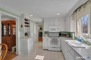 90 Colonial Dr, Hamden, CT 06518 - Photo 9