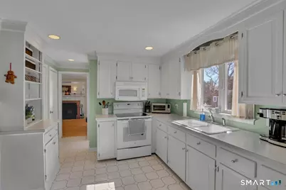 90 Colonial Drive, Hamden, CT 06518 - Photo 11