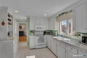 90 Colonial Dr, Hamden, CT 06518 - Photo 11