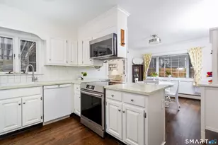 385 Samp Mortar Dr, Fairfield, CT 06824 - Photo 7