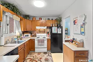 16 Lawton Rd, Manchester, CT 06042 - Photo 9