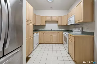 124 Southwick Court #124, Cheshire, CT 06410 - Photo 3