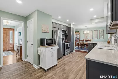 16 Phyllis Drive, Naugatuck, CT 06770 - Photo 9