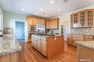 35 Coach Light Dr, Woodbury, CT 06798 - Photo 5