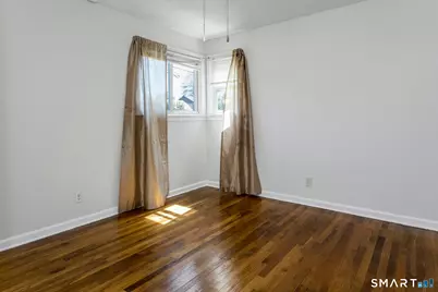 100 Loftus Circle, Bridgeport, CT 06606 - Photo 11