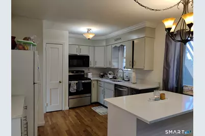 100 Loftus Circle, Bridgeport, CT 06606 - Photo 5