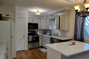 100 Loftus Cir, Bridgeport, CT 06606 - Photo 5