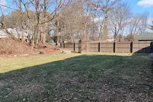 100 Loftus Cir, Bridgeport, CT 06606 - Photo 15