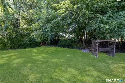100 Loftus Circle, Bridgeport, CT 06606 - Photo 21