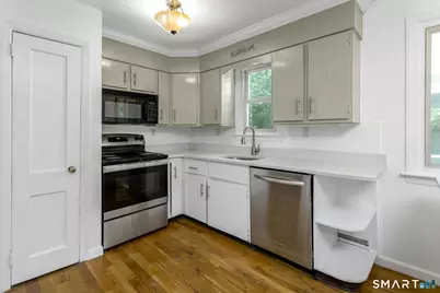 100 Loftus Circle, Bridgeport, CT 06606 - Photo 7