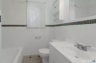 100 Loftus Cir, Bridgeport, CT 06606 - Photo 15