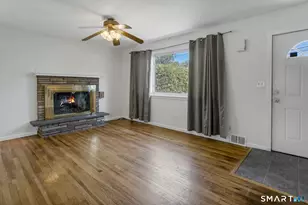 100 Loftus Cir, Bridgeport, CT 06606 - Photo 5