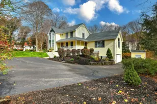 920 Green Cir, Orange, CT 06477 - Photo 3