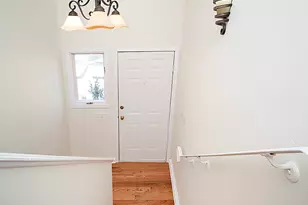 690 Forest Rd, West Haven, CT 06516 - Photo 9