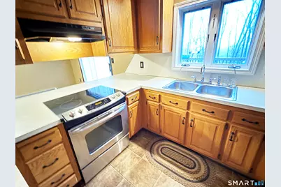 26 Geraldine Drive, Naugatuck, CT 06770 - Photo 5