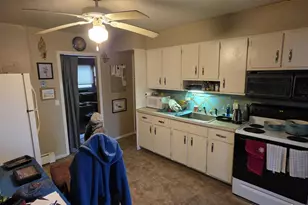 239 Cherry Hill Dr, Bridgeport, CT 06606 - Photo 9