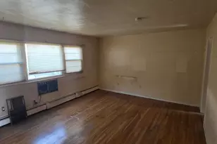 239 Cherry Hill Dr, Bridgeport, CT 06606 - Photo 9