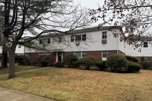 239 Cherry Hill Dr, Bridgeport, CT 06606 - Photo 11