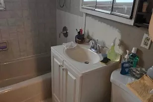 239 Cherry Hill Dr, Bridgeport, CT 06606 - Photo 17