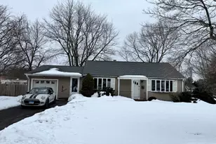 10 Hamilton Ct, Enfield, CT 06082 - Photo 1