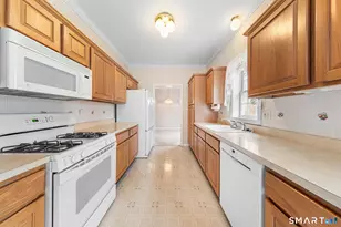 177 Thistle Pond Dr, Bloomfield, CT 06002 - Photo 7