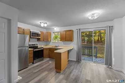 213 Oakland Street #APT D, Manchester, CT 06042 - Photo 3