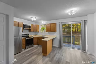 213 Oakland St, Manchester, CT 06042 - Photo 3