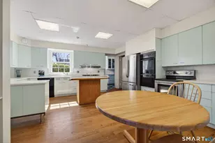 2095 Chapel St, New Haven, CT 06515 - Photo 13