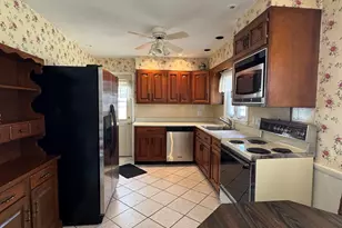 219 Oakwood Dr, Fairfield, CT 06824 - Photo 5