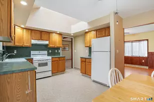 4 Wilson St, New Fairfield, CT 06812 - Photo 11