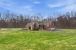 28 E Ridge Ct, Cheshire, CT 06410 - Photo 3