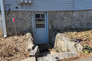 35 Denison Ave, New London, CT 06320 - Photo 5